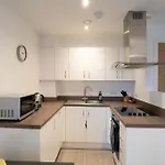 Bright 1 Bed In W Balcony