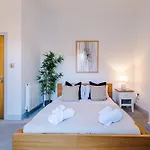 Perfect Getaway At Smedley House * Manchester