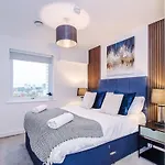 Central, 2 Bedroom, Penthouse Duplex Манчестер
