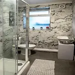 Stylish In Salford With Free Parking Апартаменты Манчестер