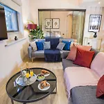 Spacious 3-bed Retreat - Modern & Super