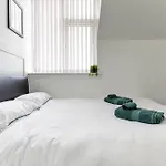 Free Parking, Large House For Contractors & Families, Sleeps 6, 15mins To Centre * Manchester