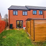 Stylish Lawnswood - Premium 3br For Business & Leisure Near Etihad & Centre - Hosted By Parydise