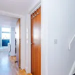 Modern 2br Flat For 4 Full Kitchen *