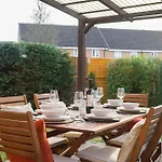 15 Mins To Centre! Sleeps 7, Free Parking, Wi-fi & Garden Apartmán Manchester