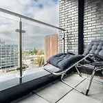 2 Bedroom - Old Trafford - Balcony - Free Parking Манчестер