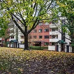 Stylish In Salford With Free Parking