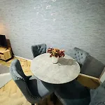 Luxury 2-bed Apartment,office With Built-in Tv King Bed, Private Entrance And Free Parking *