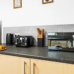 Comfortable 4 Bed - Free Parking & Fast Wifi Denton (Tameside)
