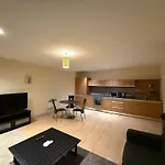 Spacious 2-bed In Centre Manchester