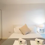 Bright 1 Bed In W Balcony Apartment Manchester