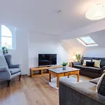 Perfect Getaway At Smedley House Manchester