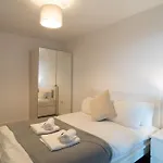 Bright 1 Bed In W Balcony