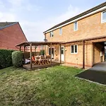 15 Mins To Centre! Sleeps 7, Free Parking, Wi-fi & Garden Apartmán *