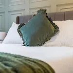 2-bed Apt-sleeps 5-long Stays-oxford St Apartmán