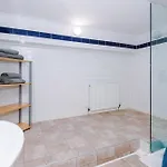 Modern 2br Flat For 4 Full Kitchen *