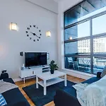 Modern 2br Flat For 4 Full Kitchen