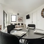 2 Bedroom - Old Trafford - Balcony - Free Parking * Манчестер