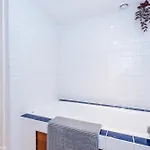 Modern 2br Flat For 4 Full Kitchen * مانشستر