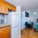 Modern 2br Flat For 4 Full Kitchen شقة *