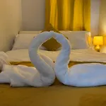 Luxury 2-bed Apartment,office With Built-in Tv King Bed, Private Entrance And Free Parking Apartmán