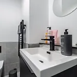 Апартаменты 2 Bedroom - Old Trafford - Balcony - Free Parking *