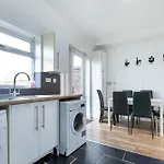 Apartment Free Parking, Large House For Contractors & Families, Sleeps 6, 15mins To Centre *