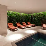 View With Pool Daire Manchester