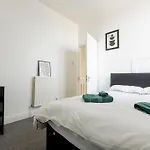 Free Parking, Large House For Contractors & Families, Sleeps 6, 15mins To Centre