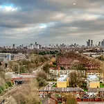 The Trafford Centre - View - Close To Airport - Sleeps 6 Manchester