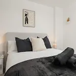 2 Bedroom - Old Trafford - Balcony - Free Parking Апартаменты *