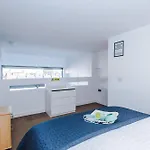 Modern 2br Flat For 4 Full Kitchen Apartment