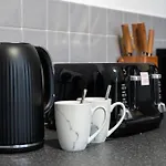 Comfortable 4 Bed - Free Parking & Fast Wifi Denton (Tameside)