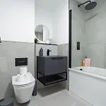 Апартаменты 2 Bedroom - Old Trafford - Balcony - Free Parking *