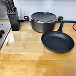 Apartmán Luxury 2-bed Apartment,office With Built-in Tv King Bed, Private Entrance And Free Parking *