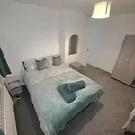Apartment Spacious 4 Bed Maisonette Close To Salford Quays And With Smart Tvs And Netflix Perfect For Families And Contractors *