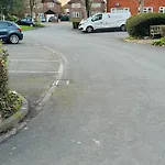 Luxury 2-bed Apartment,office With Built-in Tv King Bed, Private Entrance And Free Parking Manchester