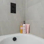 Апартаменты 2 Bedroom - Old Trafford - Balcony - Free Parking *