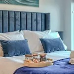 The Trafford Centre - View - Close To Airport - Sleeps 6 Manchester