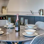 The Trafford Centre - View - Close To Airport - Sleeps 6 Appartement