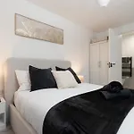 2 Bedroom - Old Trafford - Balcony - Free Parking * Манчестер