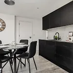 2 Bedroom - Old Trafford - Balcony - Free Parking Манчестер