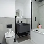 2 Bedroom - Old Trafford - Balcony - Free Parking Апартаменты Манчестер