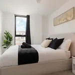 Апартаменты 2 Bedroom - Old Trafford - Balcony - Free Parking Манчестер