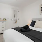 Апартаменты 2 Bedroom - Old Trafford - Balcony - Free Parking