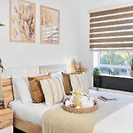 The Cozy Chapter - Spacious Near Centre & Old Trafford * Manchester