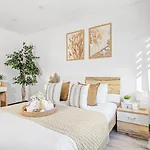 The Cozy Chapter - Spacious Near Centre & Old Trafford Manchester