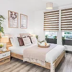 The Cozy Chapter - Spacious Near Centre & Old Trafford * Manchester