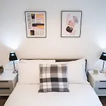 Staycay - Modern 1-bed In Centre 公寓
