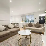 The Secret Garden Retreat With Hot Tub
